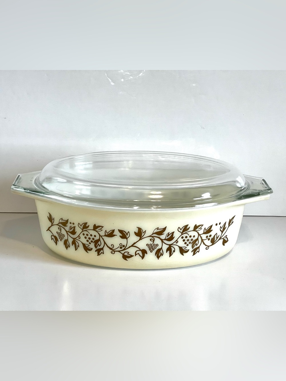 ✨Vintage Pyrex 945C Golden Grape Vine 2.5 Qt Cream Casserole Dish with Lid